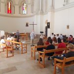 Monseigneur Wattebled, Évêque de Nîmes, en visite auprès des futurs Confirmants