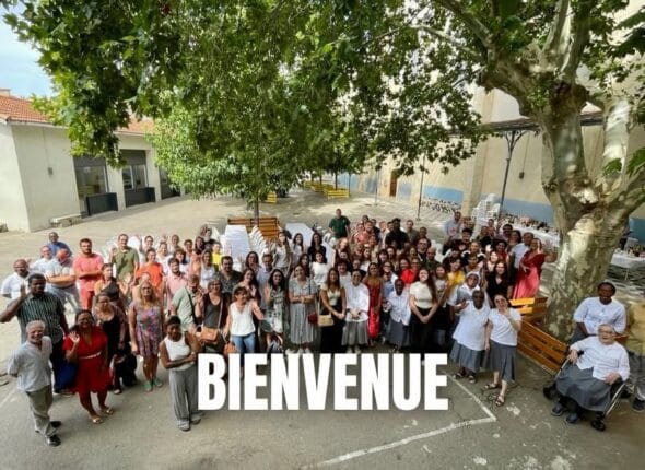 avec le titre bienvenue
